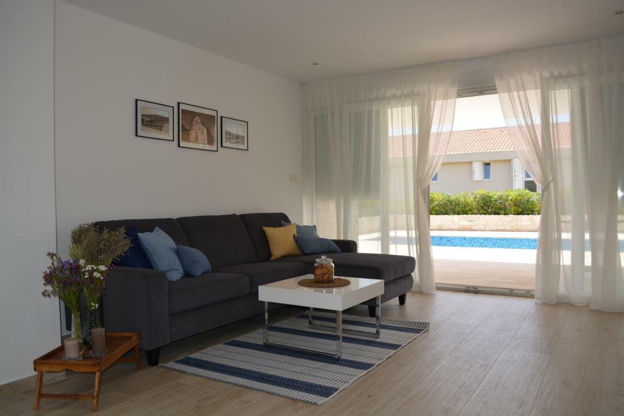 Villa Antea - Modern House With Pool Паг Екстериор снимка