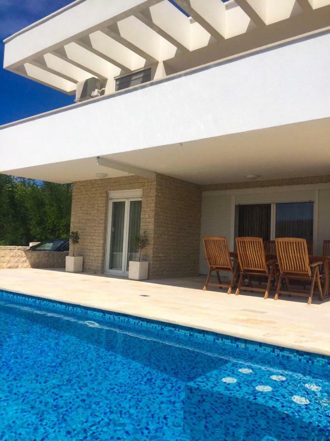 Villa Antea - Modern House With Pool Паг Екстериор снимка